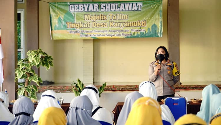 Kapolres Banjar Edukasi Warga untuk Ikuti Vaksinasi