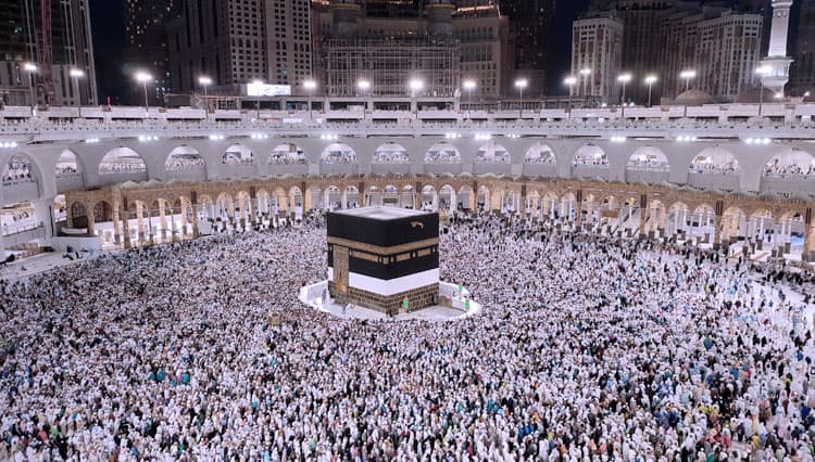 Pembatas Ka'bah Dibuka, Jemaah Sudah Bisa Cium Hajar Aswad