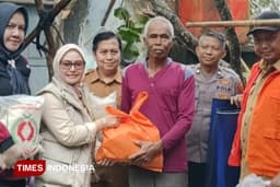 Bupati Pangandaran Tinjau Korban Badai di Padaherang
