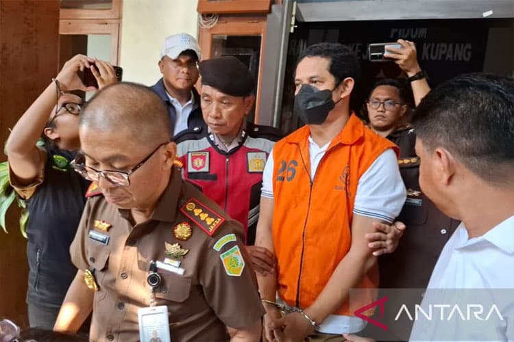 Eks Kapolres Ngada Dituntut 20 Tahun Penjara dalam Kasus Kekerasan Seksual Anak